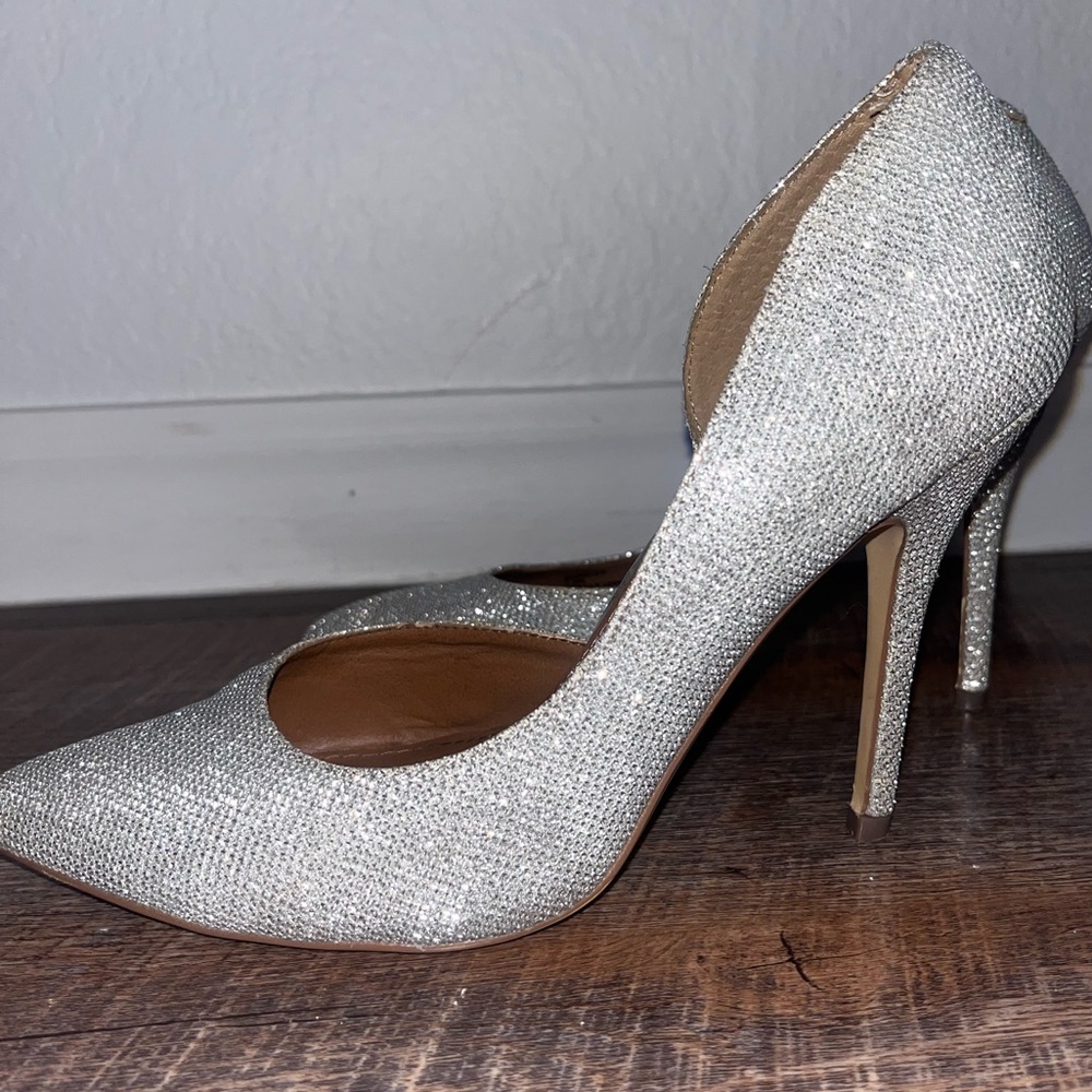 Steve Madden silver heels size 7.5 sparkly!!